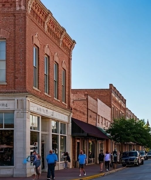 downtown temple buildings with people walking<br />
